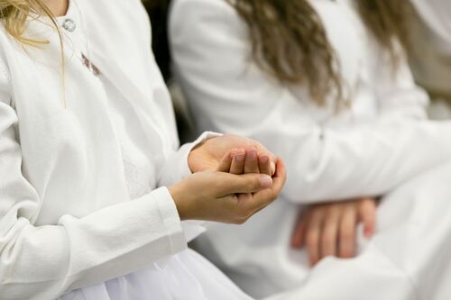 Batschuns am 18.5.2025  Kirche Erstkommunion Quelle des Lebens / Mathis FotografieSchweizerstrasse 22A-6845  Hohenemsmathis@fotovideo.atUID NR.: ATU 699 20179IBAN: AT93374610000084400BIC, Dietmar Mathis Batschuns am 18.5.2025  Kirche Erstkommunion Quelle des Lebens